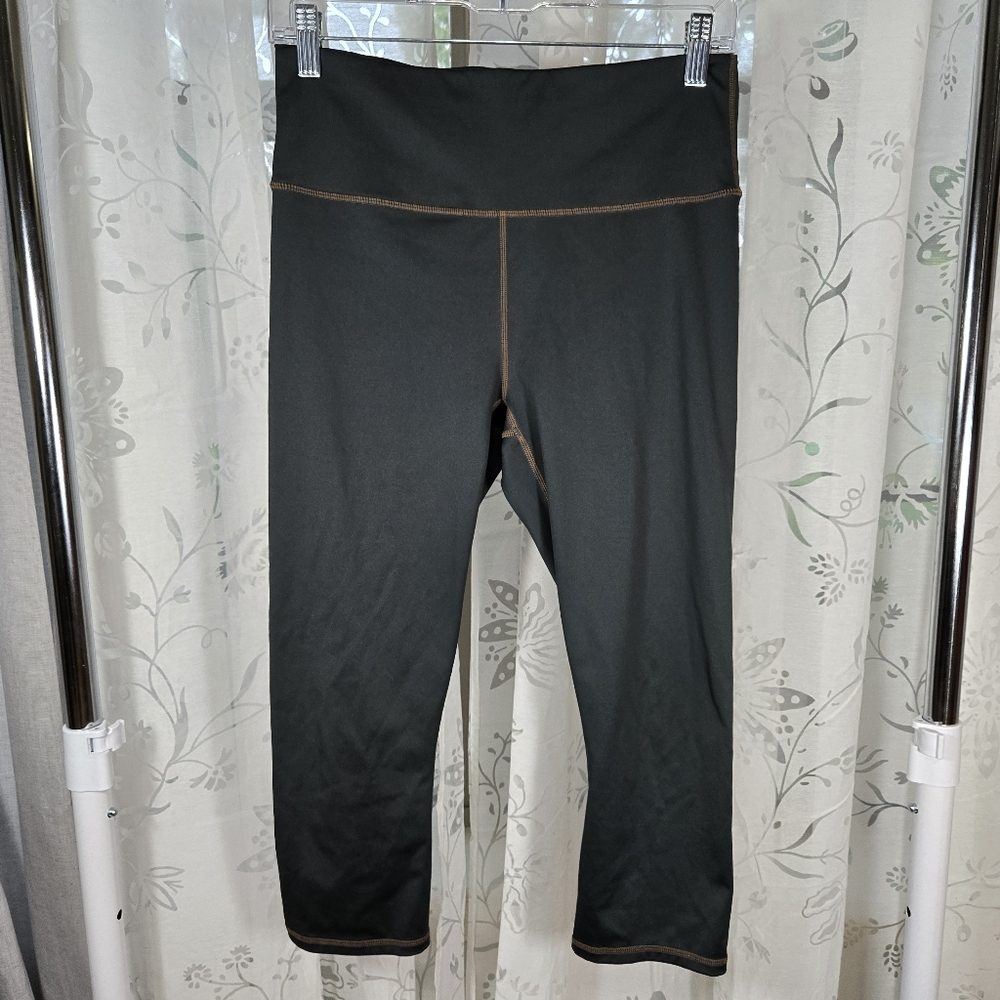 Fabletics Dark‎ Green Capri Leggings w/ Gold Seam Details Size Medium Workout